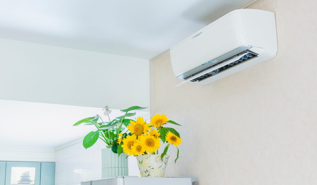 climatisation-fixe-au-dessus-du-frigo